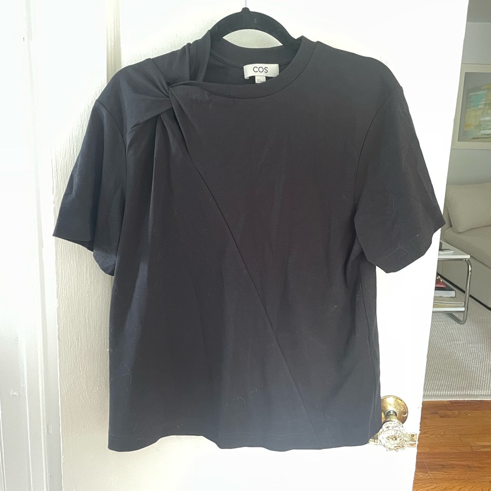 COS tshirt